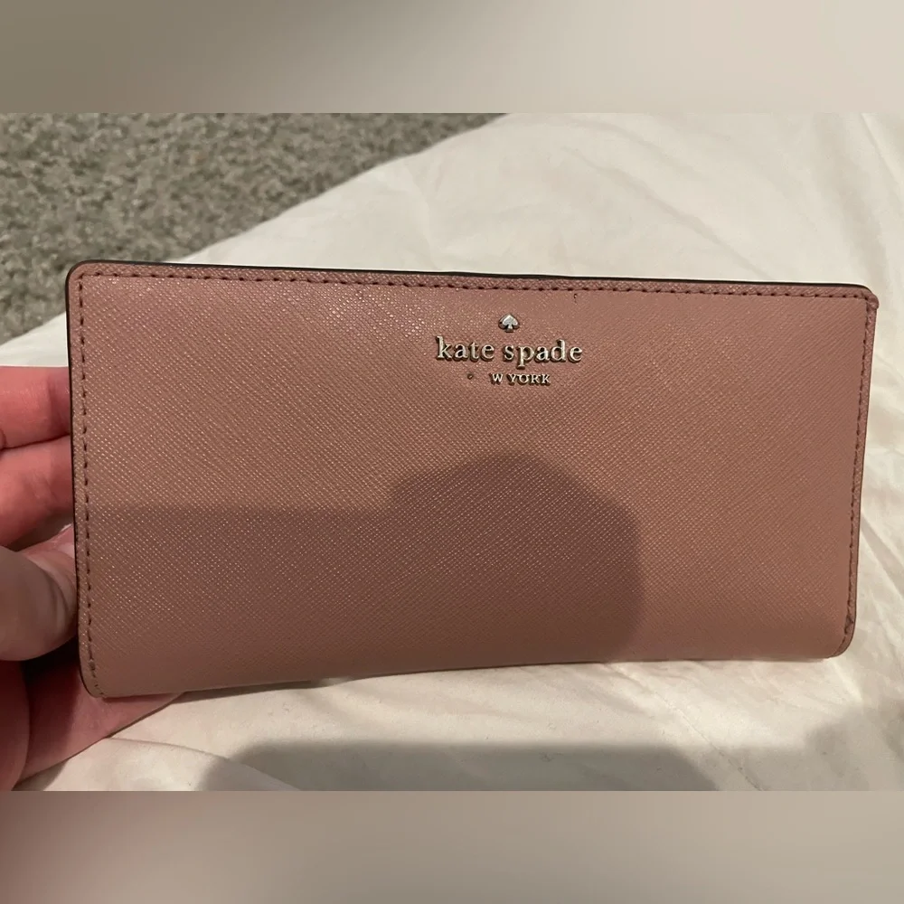 Kate Spade Wallet - Picture 1 of 3